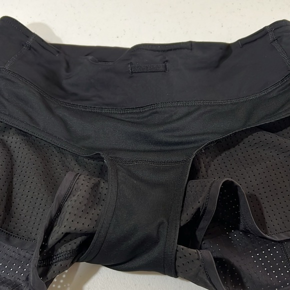 Lululemon athletica  running shorts black mesh size 4 ca35801 RN 106259 - Picture 8 of 9